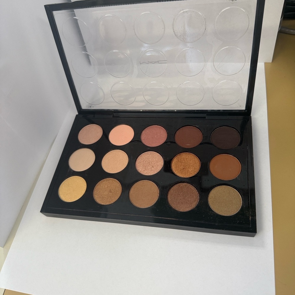 MAC cosmetics eyeshadow palette
